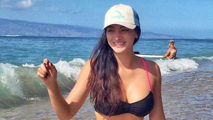 Tuesday's A.M. Hot Clicks: Andreea Bolbea; Warriors Eliminate Thunder