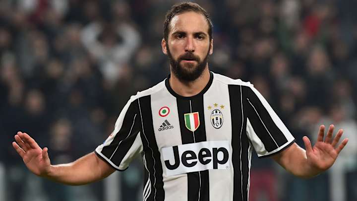 Gonzalo Higuain has reason to celebrate vs. Napoli, but he holds off