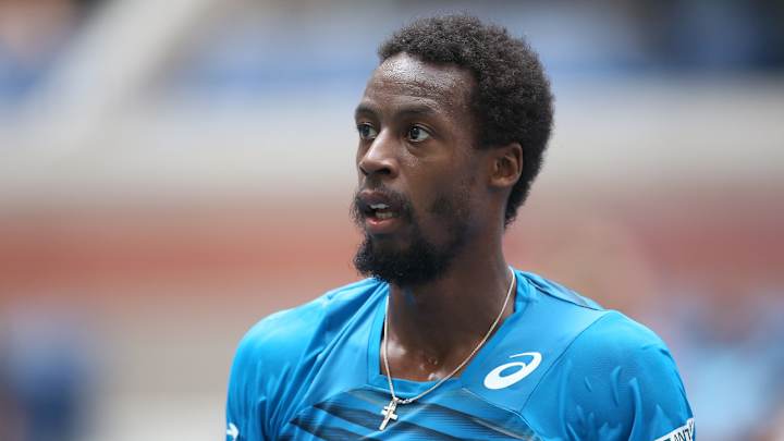 What lawn game is Gael Monfils playing during the U.S. Open rain delay?