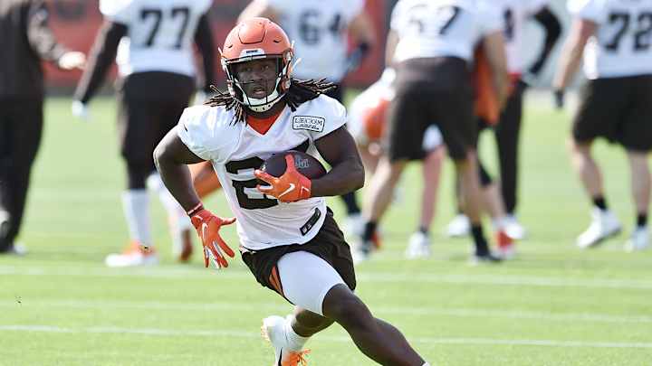 Browns Hope for Spark From Kareem Hunt After Eight-Game Suspension