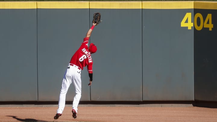 Reds pull away, send sloppy Cardinals to 3rd straight loss