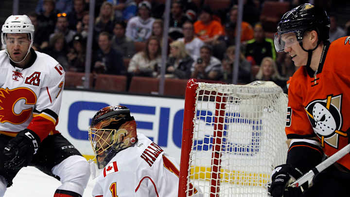Kesler powers Ducks to 5th straight win, 5-2 over Flames