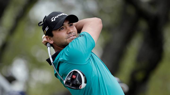 Jason Day wins his match and hurts his back