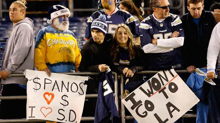 Chargers say agreement to join Rams in L.A. not imminent
