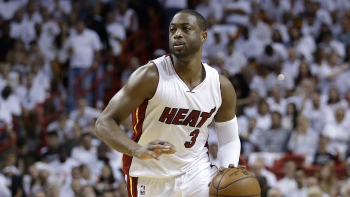 Dwyane Wade apologizes for warming up during Canadian national anthem