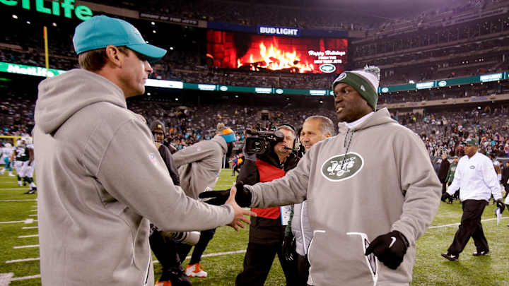 Mistakes, bad decisions doom Jets in loss to Dolphins