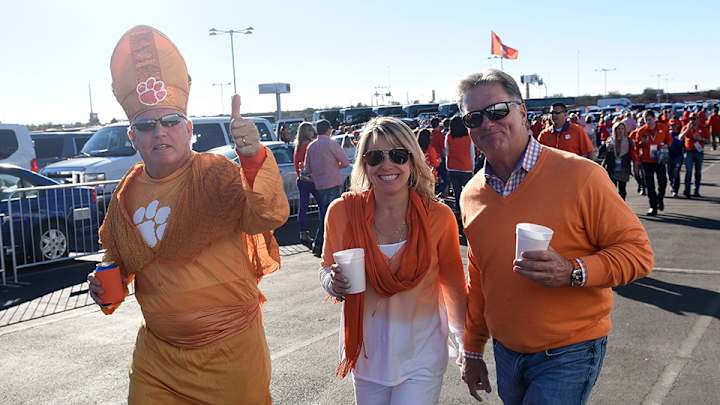 Check out the best title game outfits from Clemson, Alabama fans Check out the best title game outfits from Clemson, Alabama fans