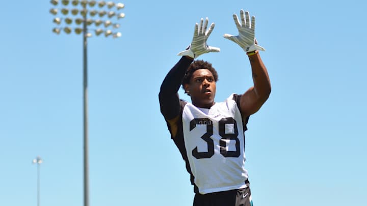 Jaguars' first-round pick Jalen Ramsey suffers knee injury Jaguars' first-round pick Jalen Ramsey suffers knee injury