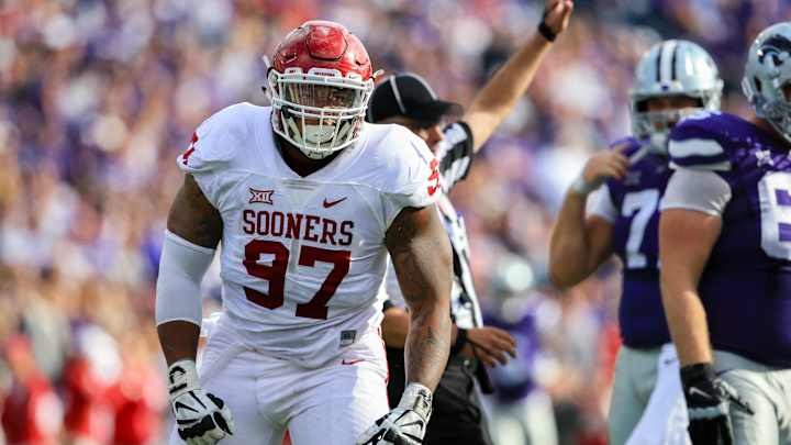 Oklahoma defensive lineman Charles Walker leaves program
