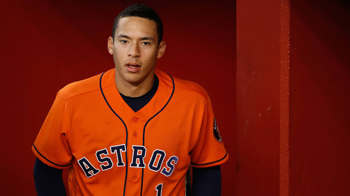 Astros SS Carlos Correa leaves game after twisting ankle on first base