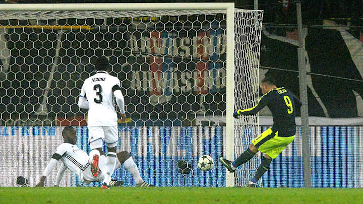 Watch: Lucas Perez nets hat trick for Arsenal in Champions League Watch: Lucas Perez nets hat trick for Arsenal in Champions League