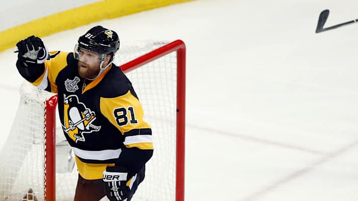 Kessel, Penguins look to close out Sharks in Game 5