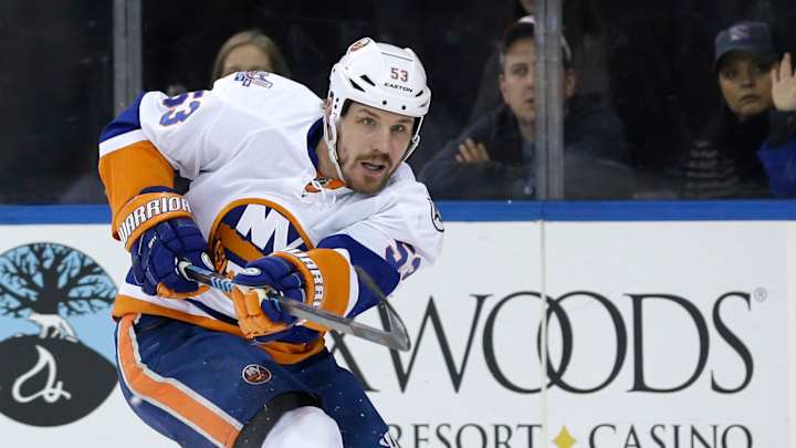 Islanders agree to 5-year deal with Casey Cizikas