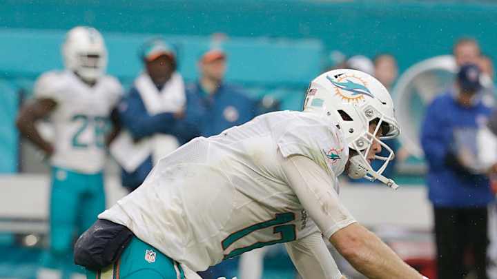 Wearing brace, Dolphins' Tannehill returns to practice field