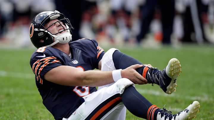 Bears place backup QB Shaw, C Grasu on injured reserve