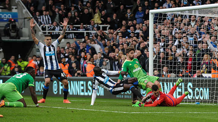 Newcastle United scores late in 1-1 draw with rival Sunderland