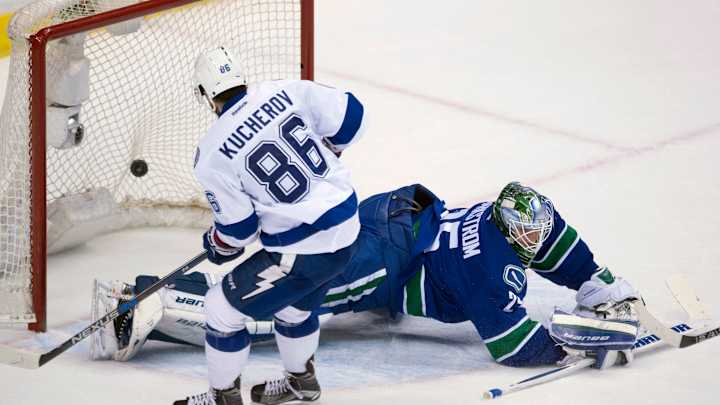 Kucherov's OT goal lifts Lightning past Canucks, 3-2