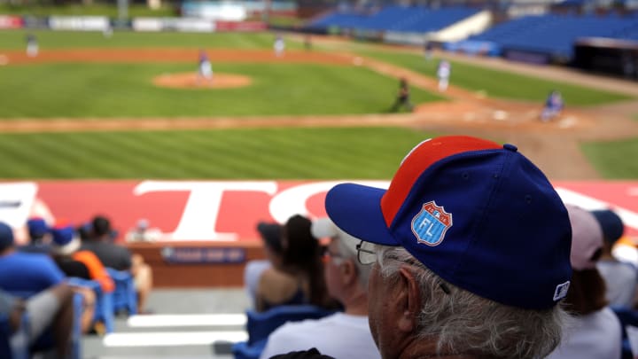 Giddy-up! Cespedes, Syndergaard ride horses into Mets camp Giddy-up! Cespedes, Syndergaard ride horses into Mets camp