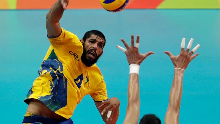Birarelli back healthy, Italy tops Brazil in volleyball
