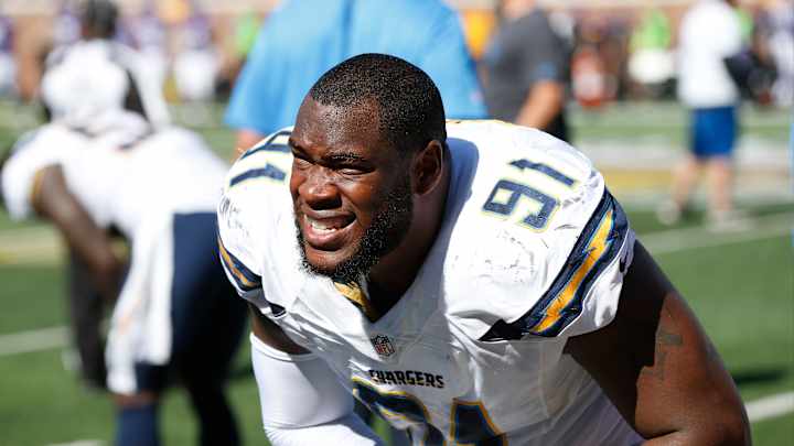 Redskins dip into free agent market, sign DE Reyes