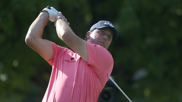 Lefty can't get it right in opening round of PGA