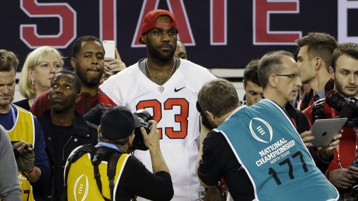 LeBron to wear Cubs uniform after losing Series bet to Wade