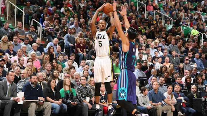 Hood scores 24 as Jazz defeat Hornets 102-73