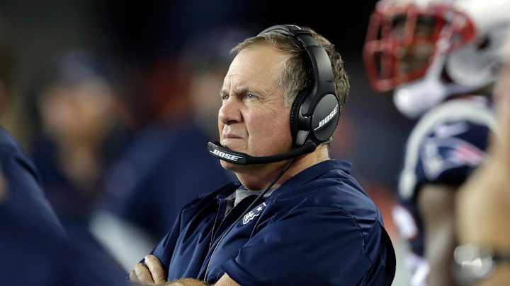 Brady out, Garoppolo throws TD as Pats beat Bears 23-22