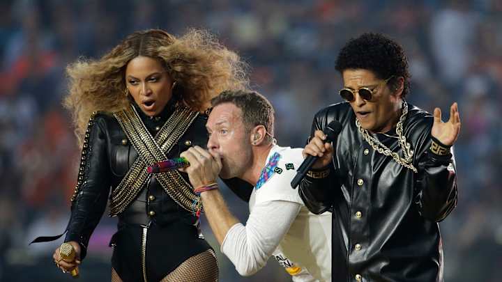 Super Bowl gets 111.9 viewers, down from last year