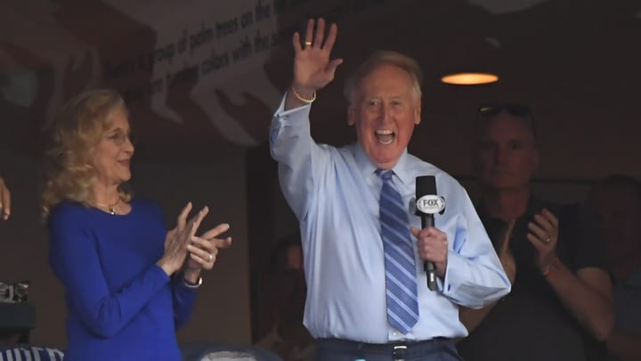 Vin Scully returns to Dodger Stadium as NLCS spectator