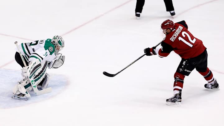 Hanzal's 2 goals lead Coyotes past West-leading Stars 3-1 Hanzal's 2 goals lead Coyotes past West-leading Stars 3-1