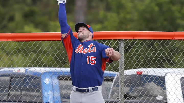 Stunt? Even with jerseys and books to sell, Tebow says no