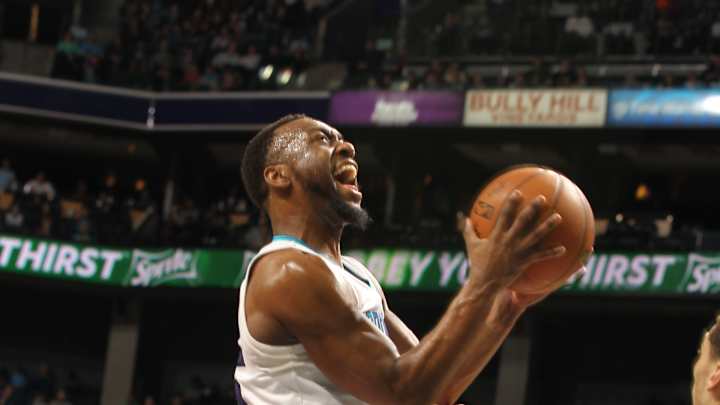 Walker scores 34, Hornets hold off Timberwolves 108-103