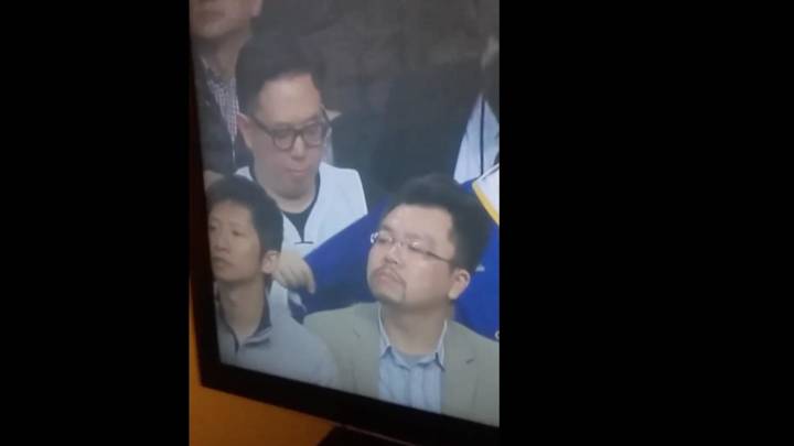 Lakers fan caught changing into Warriors jersey during blowout