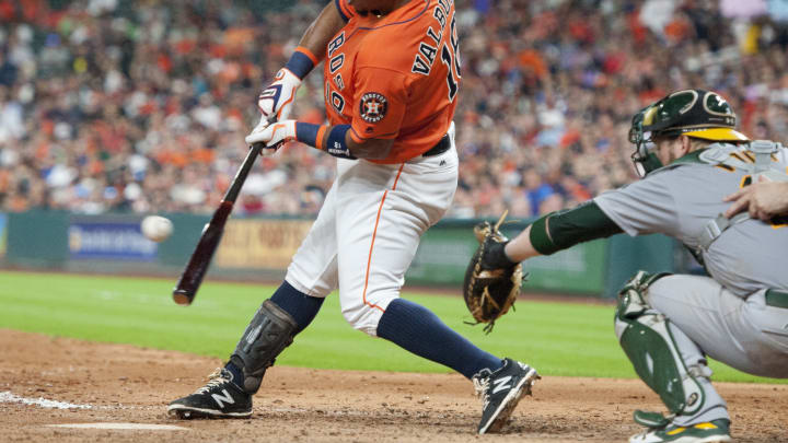 Valbuena's homer in 9th lifts Astros over A's 10-9