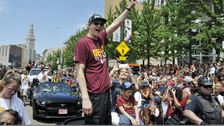 AP Source: Mozgov agrees with Lakers for 4 years, $64 mill AP Source: Mozgov agrees with Lakers for 4 years, $64 mill