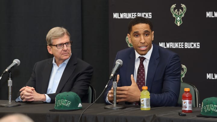 AP Source: Bucks GM Hammond extended through 2017-18
