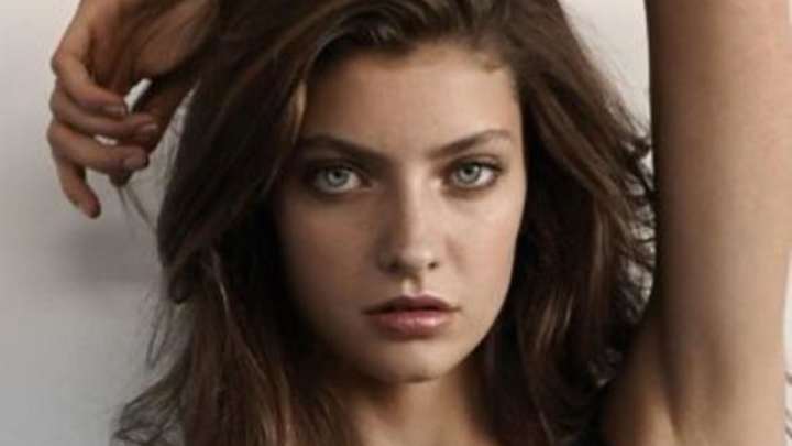 Thursday's A.M. Hot Clicks: Melina Martin; Pro Wrestlers in High School