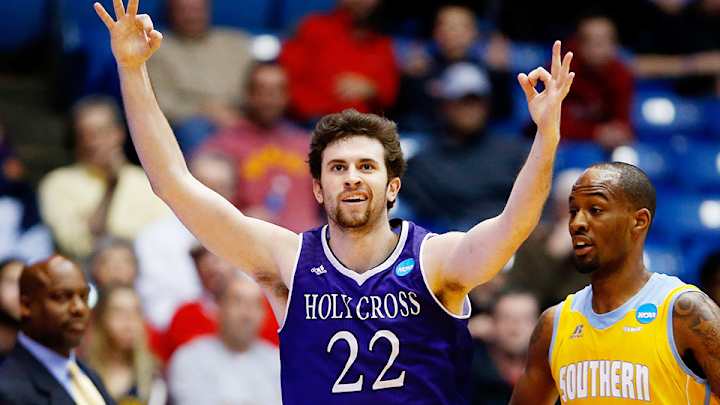 Holy Cross holds off Southern, faces stiff test in No. 1 Oregon Holy Cross holds off Southern, faces stiff test in No. 1 Oregon