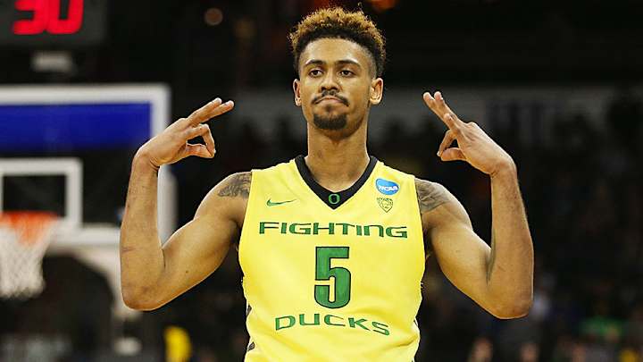 No. 1 Oregon survives No. 8 St. Joe’s to reach Sweet 16