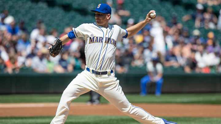 Report: Cubs trade Dan Vogelbach to Mariners for Mike Montgomery