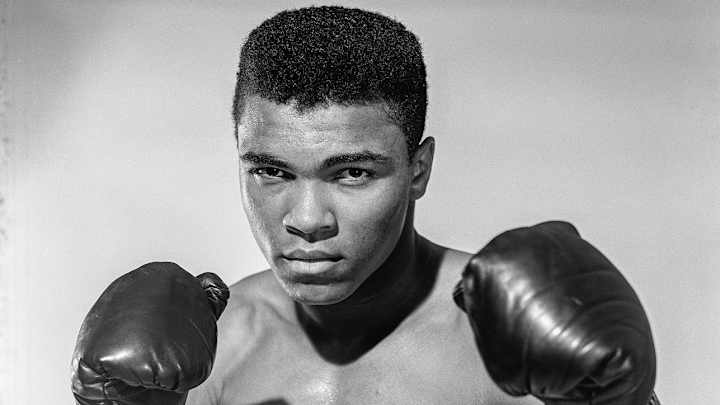 Louisville pays tribute to Muhammad Ali with helmet decal