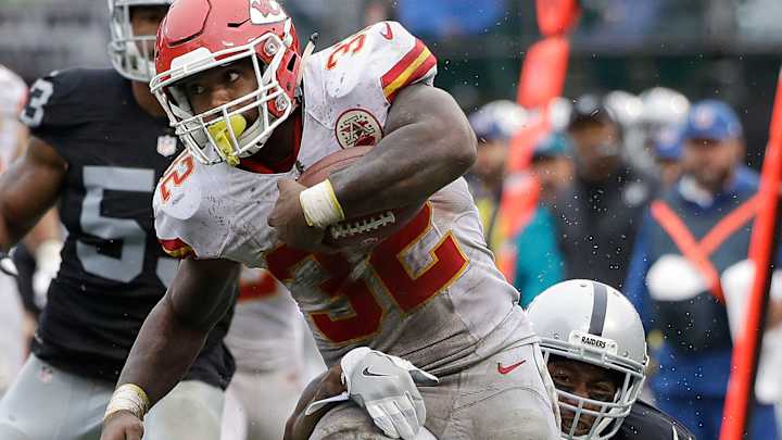 Chiefs finally rely on blueprint for victory in Oakland