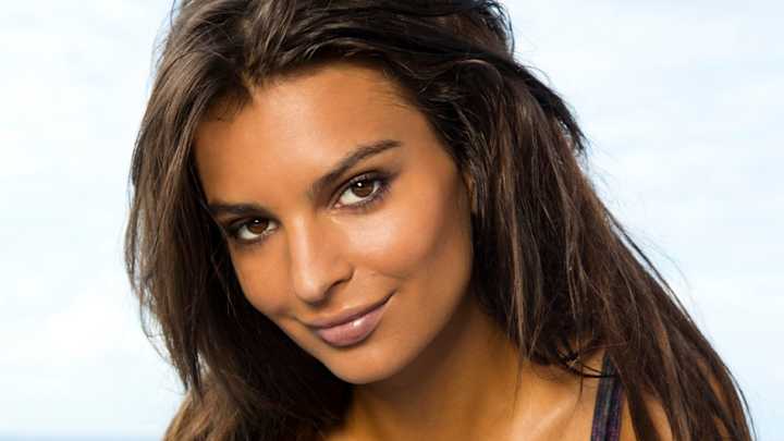 Friday's A.M. Hot Clicks: Emily Ratajkowski; Pats Fans Annual Run