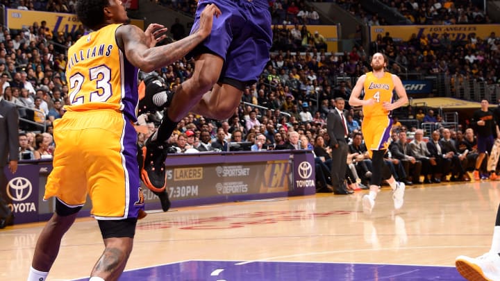 Knight's big stretch drive helps Suns beat Lakers