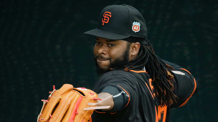 Giants' Cueto has bruise after getting hit in head by liner