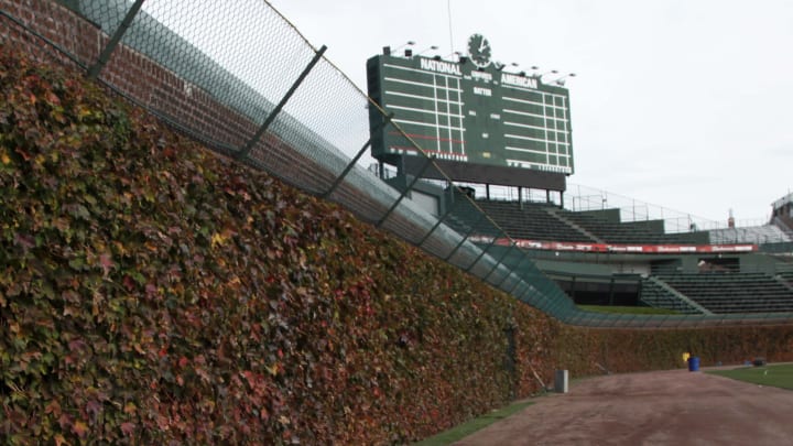 LEADING OFF: Cubs face Kershaw, try to end Series drought