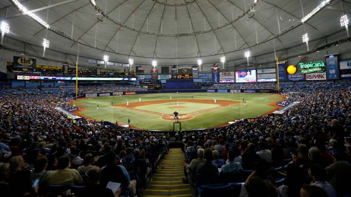 Rays fan struck by foul ball, taken out on a stretcher