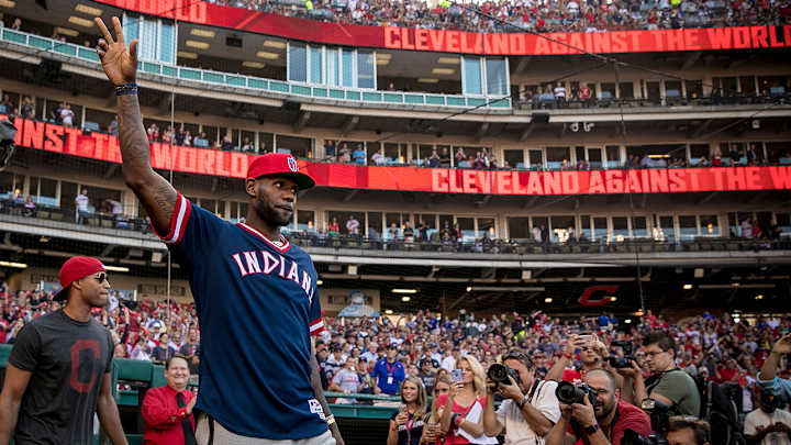 LeBron James wears Cubs uniform after losing bet to Dwyane Wade