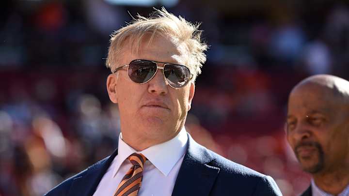 John Elway dedicates Super Bowl win to Broncos owner Pat Bowlen John Elway dedicates Super Bowl win to Broncos owner Pat Bowlen